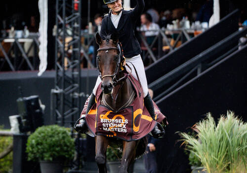 Kristen Vanderveen signe une victoire éclatante dans le CSI5* presented by STX Finance